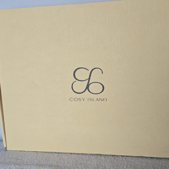 Cosy Island Women's Elegant Tan Heeled Boots - Picture 6 of 9